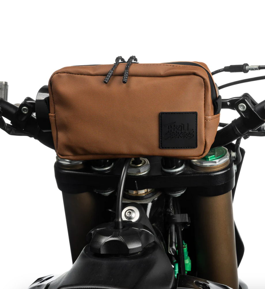 ハイブラ　ボックス&ショッパー メンズ編 dior berluti etc Thrill Seekers Bar Bag V2 (Mocha) – Motorsport Masters